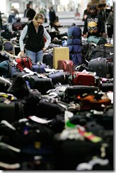 070220_luggage_vmed_2p_widec